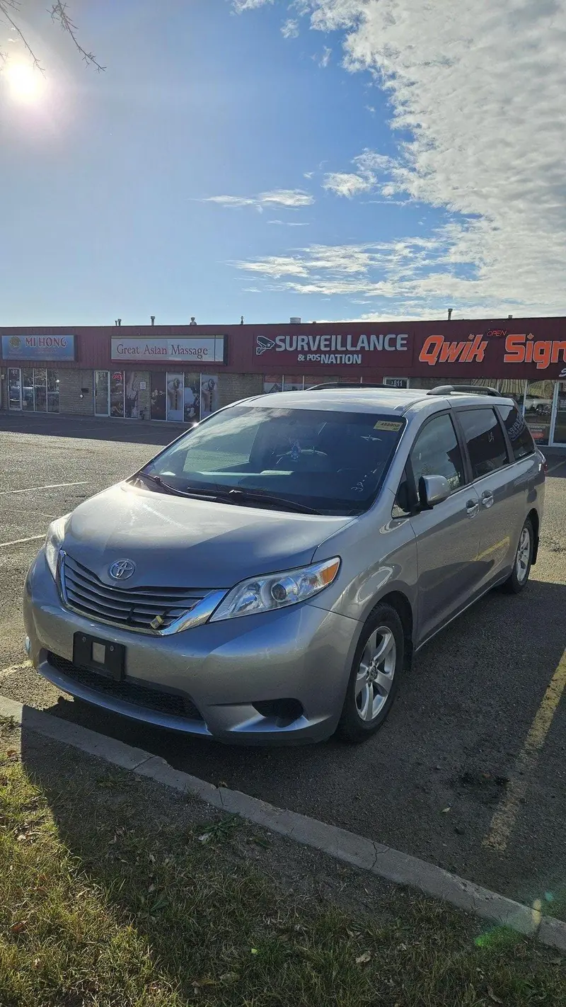 2016 TOYOTA Sienna